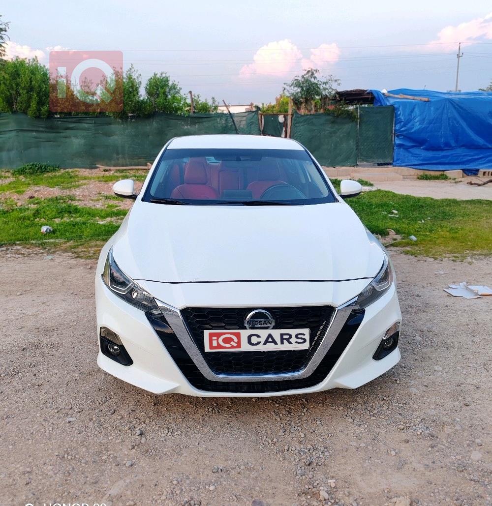 نيسان ألتيما